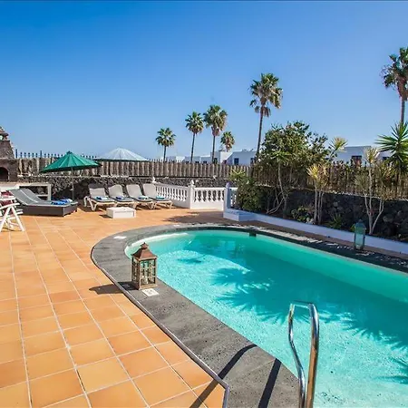 In Puerto Del Carmen Sleeps 6 Includes Swimming Pool Air Con And Wifi 0 *