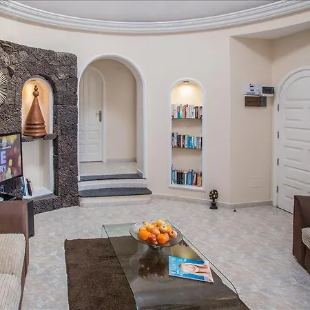 In Puerto Del Carmen Sleeps 6 Includes Swimming Pool Air Con And Wifi 0 Vila *