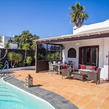 Vila In Puerto Del Carmen Sleeps 6 Includes Swimming Pool Air Con And Wifi 0 Puerto del Carmen (Lanzarote)