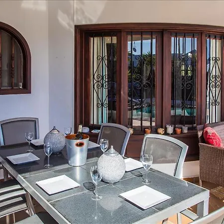 Vila In Puerto Del Carmen Sleeps 6 Includes Swimming Pool Air Con And Wifi 0