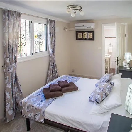 Vila In Puerto Del Carmen Sleeps 6 Includes Swimming Pool Air Con And Wifi 0 *