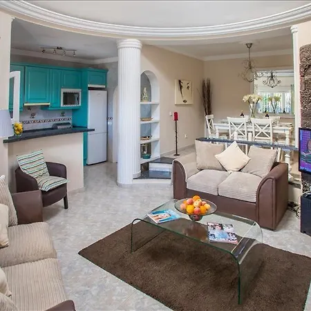 In Puerto Del Carmen Sleeps 6 Includes Swimming Pool Air Con And Wifi 0 Vila *