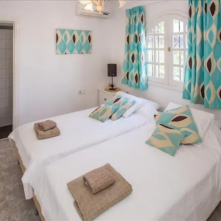 In Puerto Del Carmen Sleeps 6 Includes Swimming Pool Air Con And Wifi 0 Villa Puerto del Carmen (Lanzarote)
