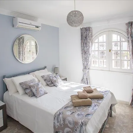 Vila In Puerto Del Carmen Sleeps 6 Includes Swimming Pool Air Con And Wifi 0