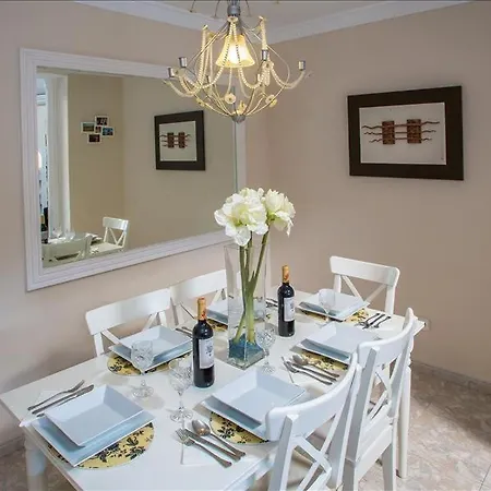 In Puerto Del Carmen Sleeps 6 Includes Swimming Pool Air Con And Wifi 0 Vila *