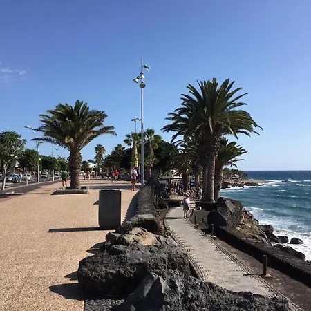 In Puerto Del Carmen Sleeps 6 Includes Swimming Pool Air Con And Wifi 0 Vila
